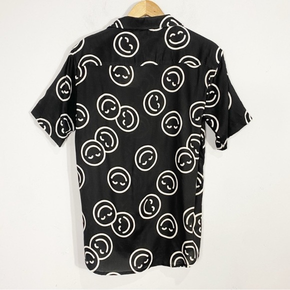 SVRN CODE Smiles Short Sleeve Button Shirt Black - Picture 4 of 7